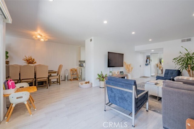 Foto del edificio - 4487 Colbath Ave