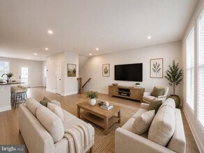 Building Photo - 135 Heyford Dr