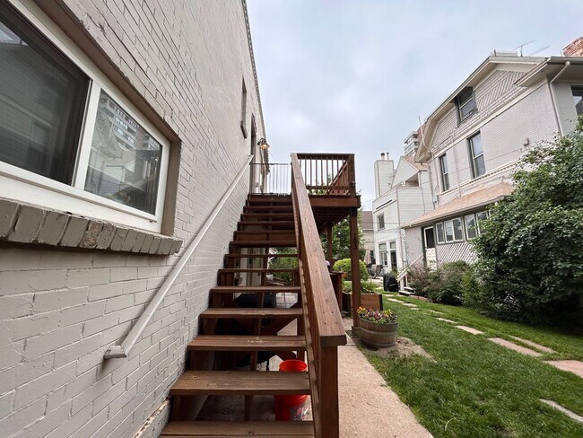Foto del edificio - $0 DEPOSIT OPTION! BEAUTIFUL 1 BEDROOM CARRIAGE HOUSE IN THE HEART OF DENVER