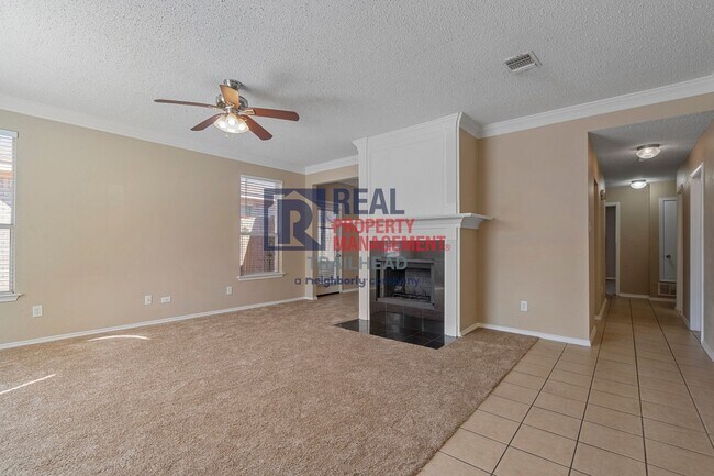 Building Photo - Charming 3 bed, 2 bath Home with a Refresh...