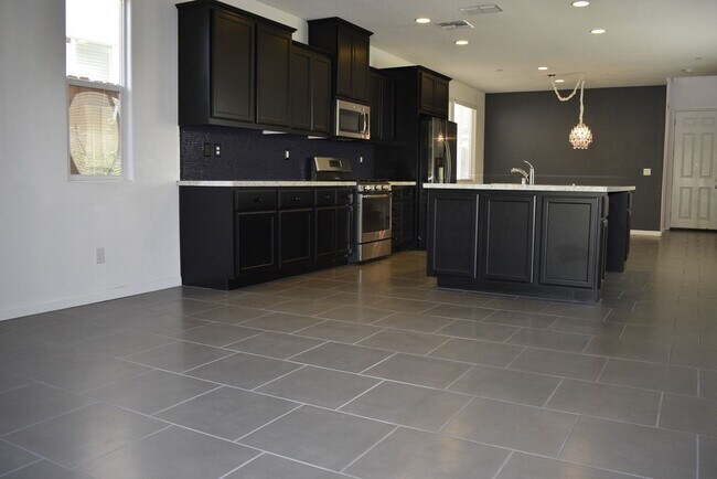 Foto del edificio - 1369 Larkspur Dr