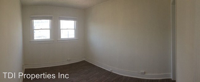 Building Photo - 1032 N Heliotrope Dr