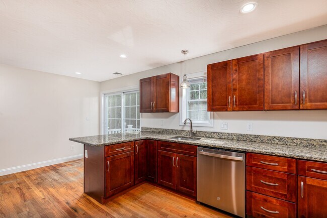 Foto del edificio - 12 Woodbury Ct