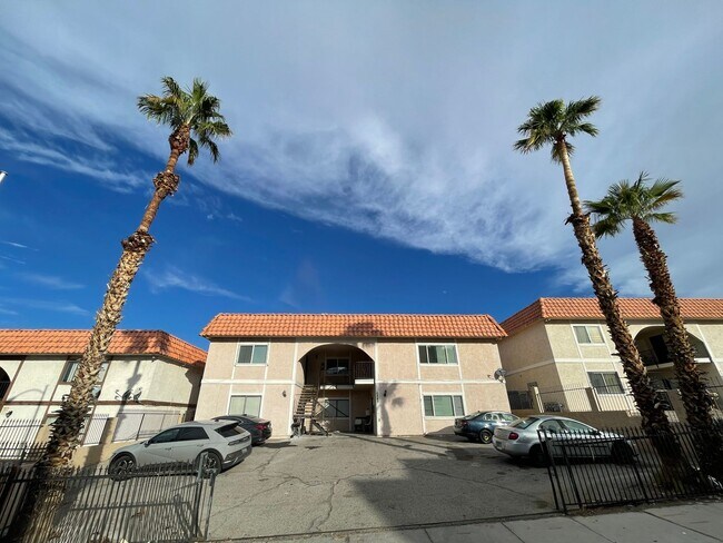 Foto del edificio - 2 BEDROOM 2 BATH, SECOND  FLOOR UNIT, NO CARPET, NEAR NELLIS AFB!