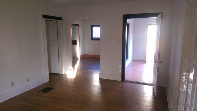 Foto del edificio - 2127 Silver Ave SE