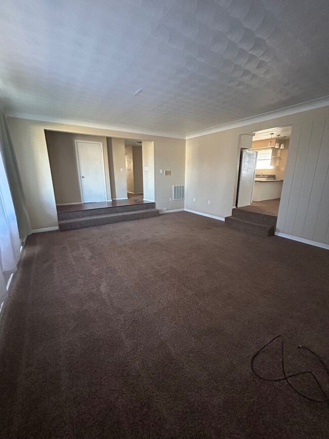 Building Photo - BELOW MARKET RENT!