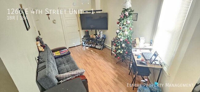 Foto del edificio - 1st Floor: 1 Bedroom/ 1 Bathroom Apartment...
