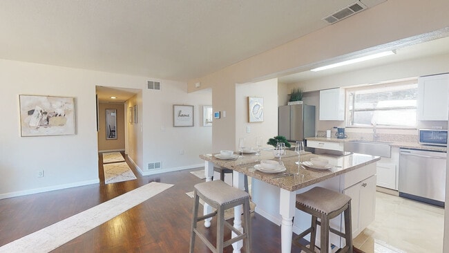 Foto del edificio - 15395 Lake Arthur Rd