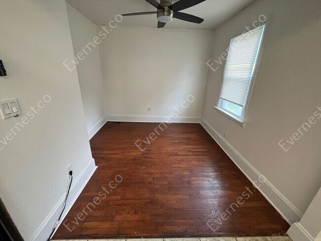 Foto del edificio - 1610 S Smith St