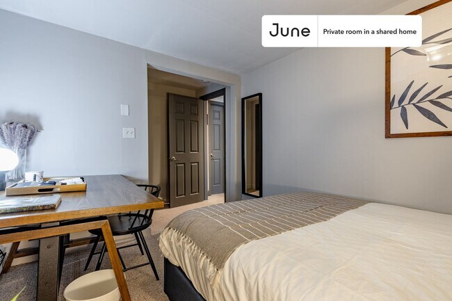 Foto del edificio - Room in Shared 5 bed/3 bath home