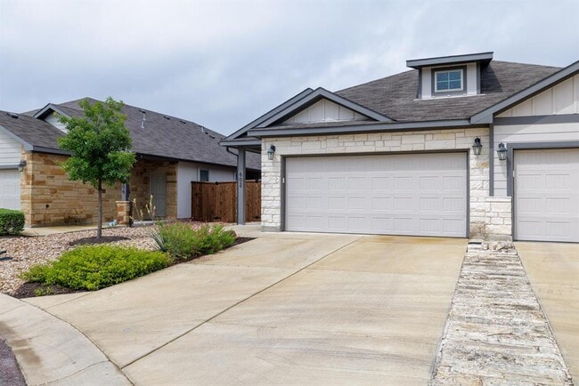Building Photo - 602 Parkline Dr