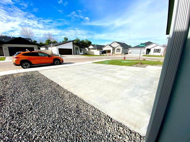 Foto del edificio - 4 Bedroom 2 Bath Single Level in Meridian Eagle & Ustick available 06/22/26