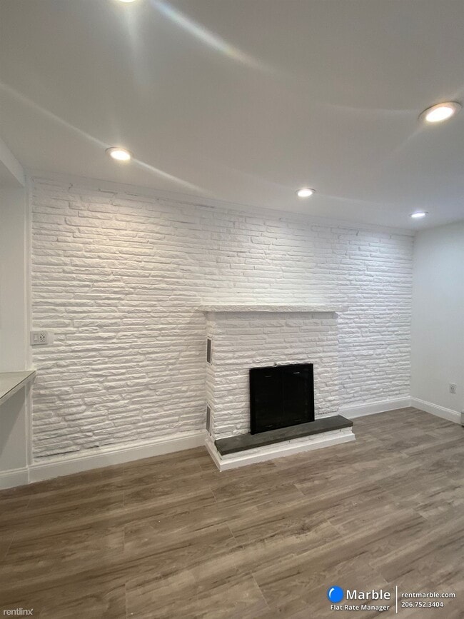 Building Photo - 2 br, 2 bath House - 403 N 8th Street #1