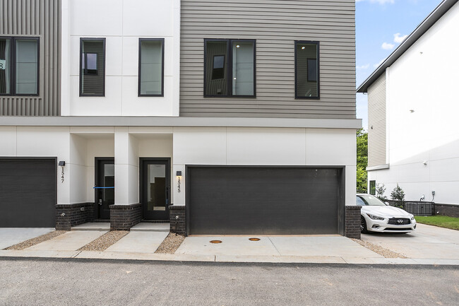 Building Photo - 1545 Millwood Pl