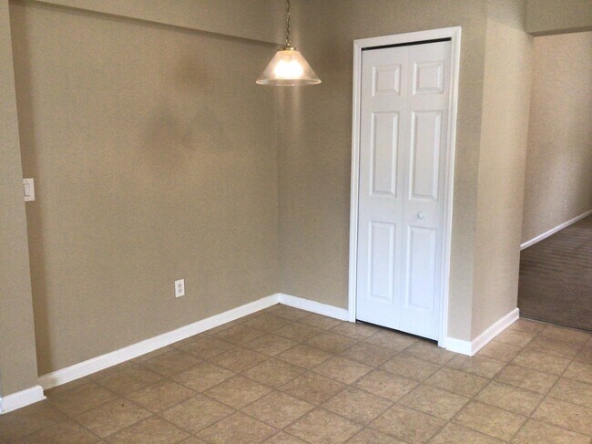 Building Photo - 10949 Acorn Park Drive E
