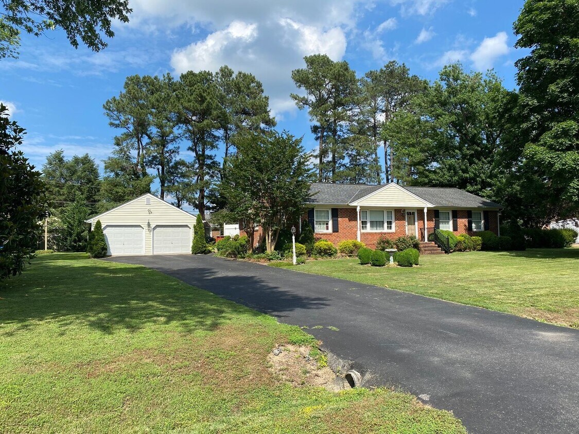 Foto principal - Hanover County 3 Bedroom Ranch