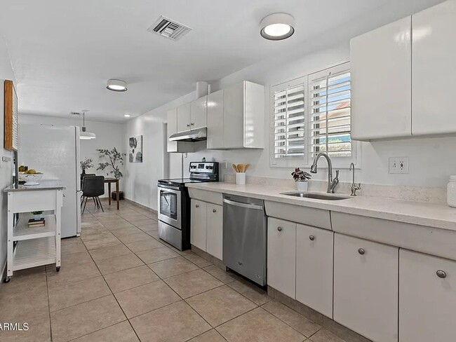 Building Photo - Charming 3BR House in Midtown