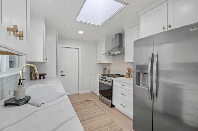 Foto del edificio - 148 Exbourne Ave