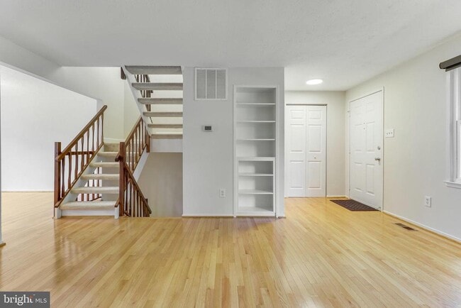 Building Photo - 141 W Annandale Rd