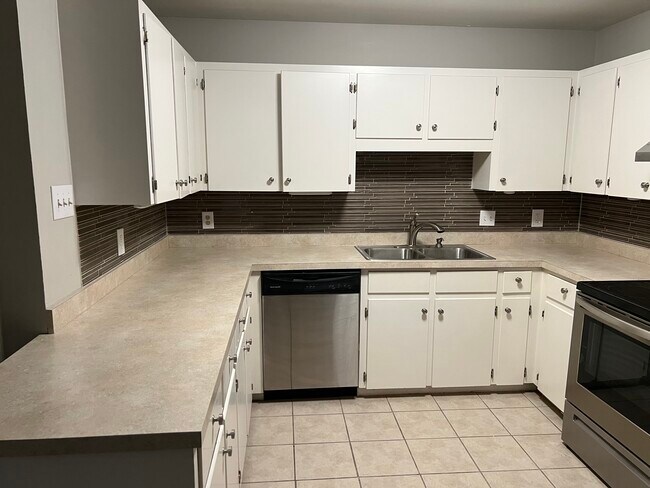 Building Photo - 20 Eve Ln