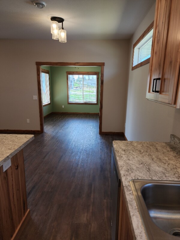 Building Photo - 950 Anderson Way