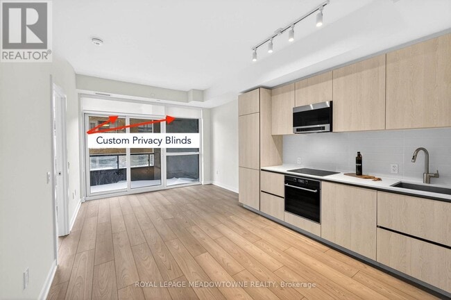 Photo du bâtiment - 120 Broadway Ave