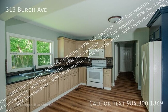 Foto del edificio - 313 Burch Ave