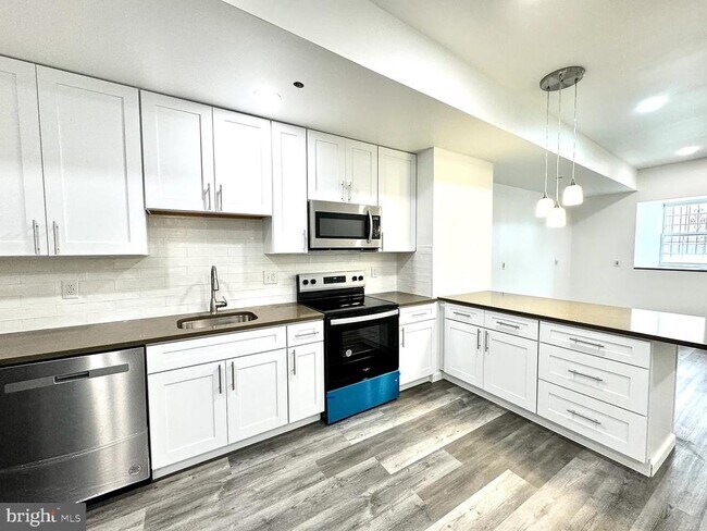 Building Photo - 20/24-24 N 40th St