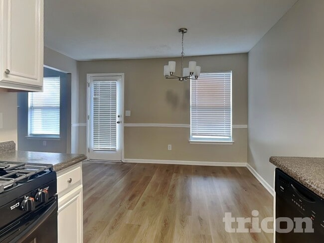 Building Photo - 4928 Bryant Dr