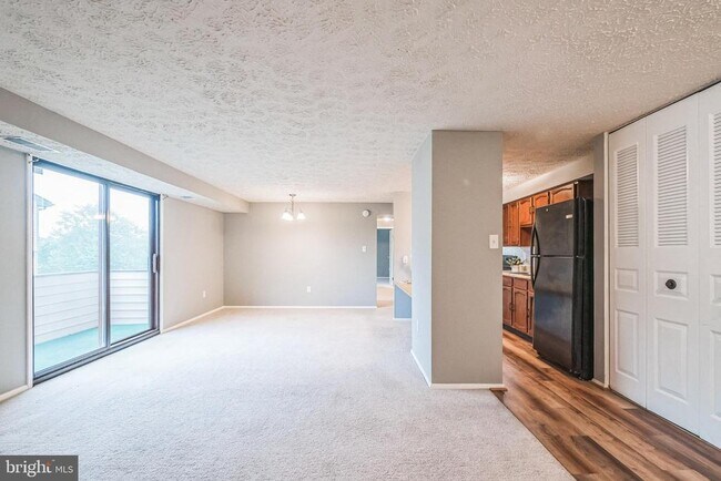 Building Photo - 999 Heather Ridge Dr