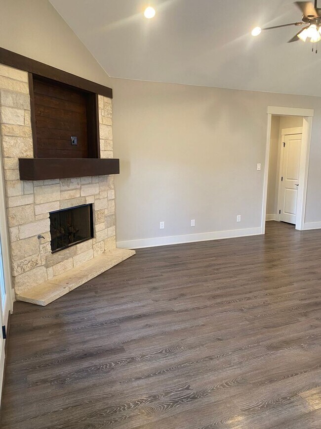 Building Photo - 3 bed 2 bath in Frenship ISD