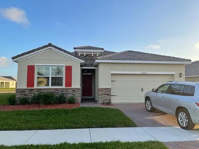 Foto principal - 12432 Arabella Dr