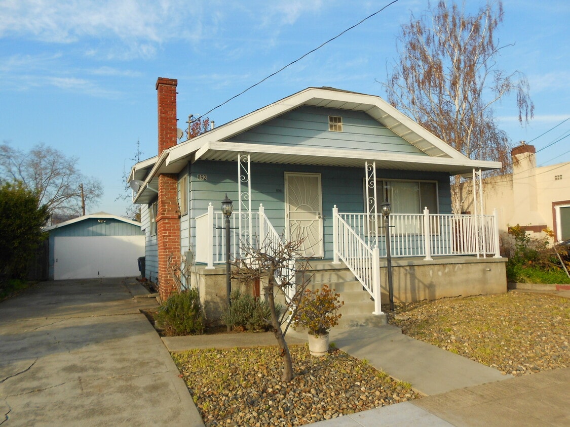 Primary Photo - 892 Broadmoor Blvd