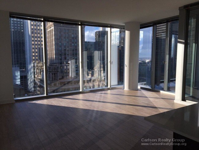 Building Photo - LOOP Studio Rental Dog Friendly W/D in Unit!