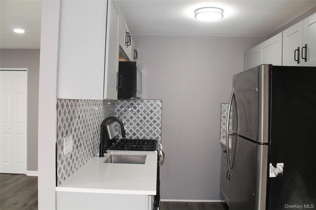 Building Photo - 303 Barclay Manor
