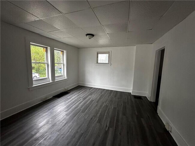 Foto del edificio - 410 Hallam Ave