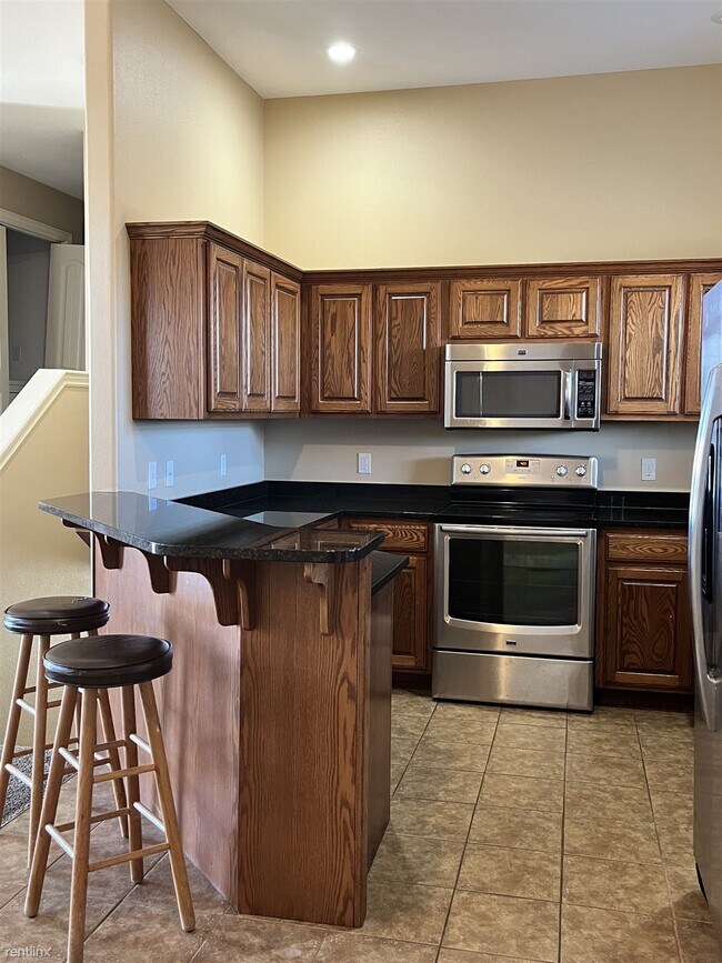 Building Photo - 4 br, 3 bath House - 2827 E 19th St