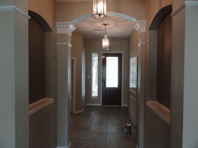 Building Photo - 6310 Canyon Chase Dr
