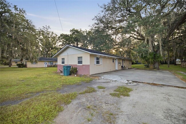 Foto del edificio - 421 NE 26th Ct