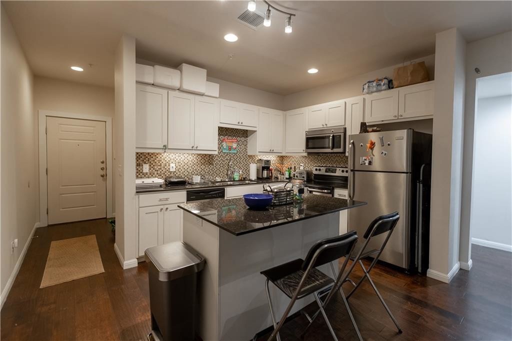 Kitchen - 2708 San Pedro St