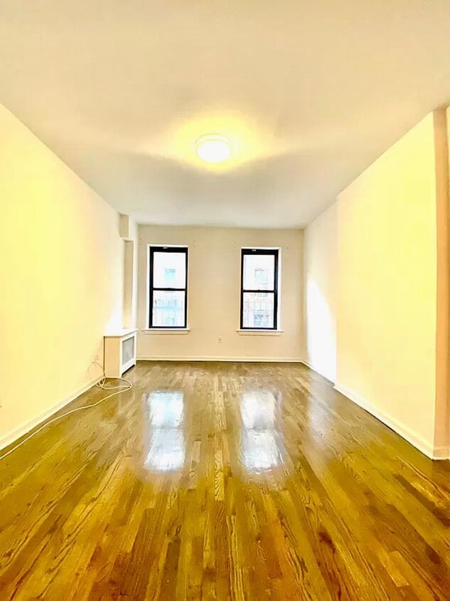 Building Photo - E 89 ST
