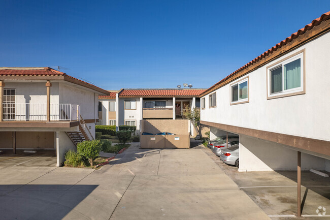 Building Photo - 2511 W Sunflower Ave