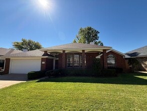 Building Photo - 601 Chanticleer Pl