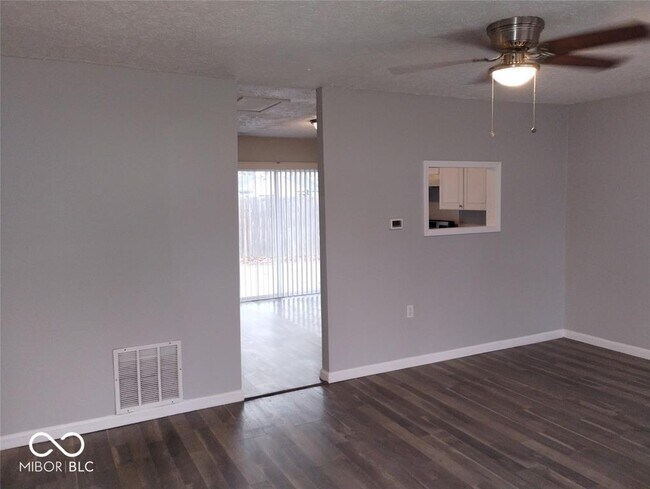 Foto del edificio - 5543 Rawles Ave