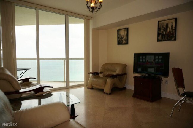 Foto del edificio - 3 br, 2.5 bath  - La Perla