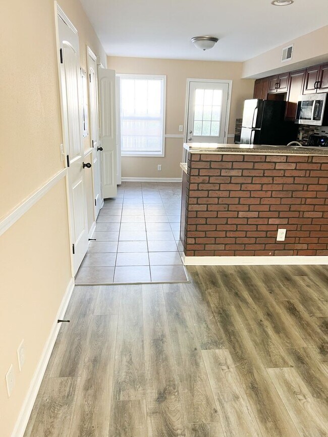 Foto del edificio - 2 Bedroom 1.5 Bath Townhome