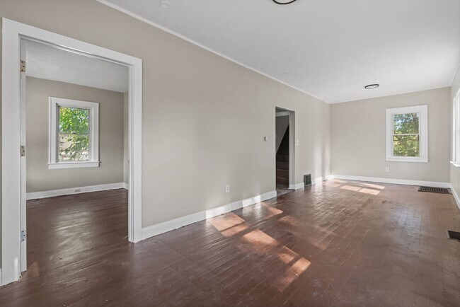 Building Photo - ? Cozy 2-Bedroom Home with Modern Updates ...