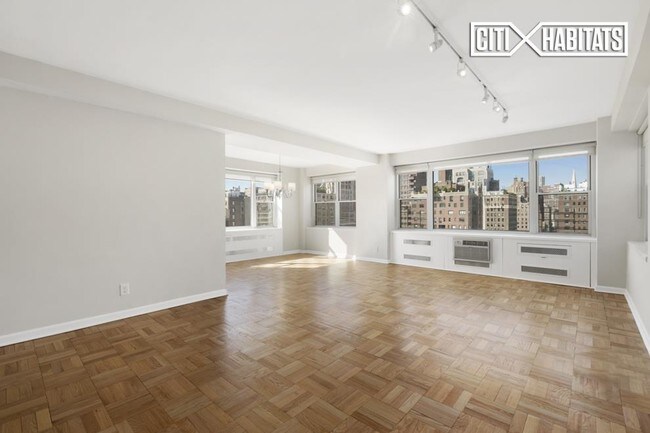 Building Photo - 150 E 77th St