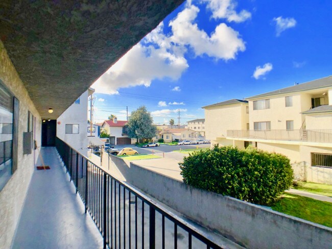 Building Photo - 13102 Roselle Ave