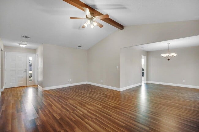 Foto del edificio - 266 Honeysuckle Way